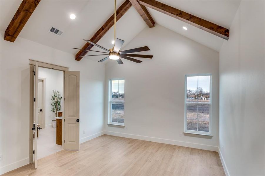 Spacious, unfurnished interior of a new home in , Waxahachie (Image 26).