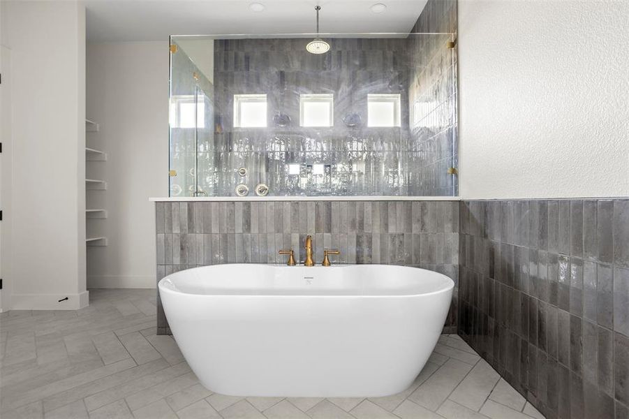 Furnished interior view inside a new home in , Waxahachie (Image 5).