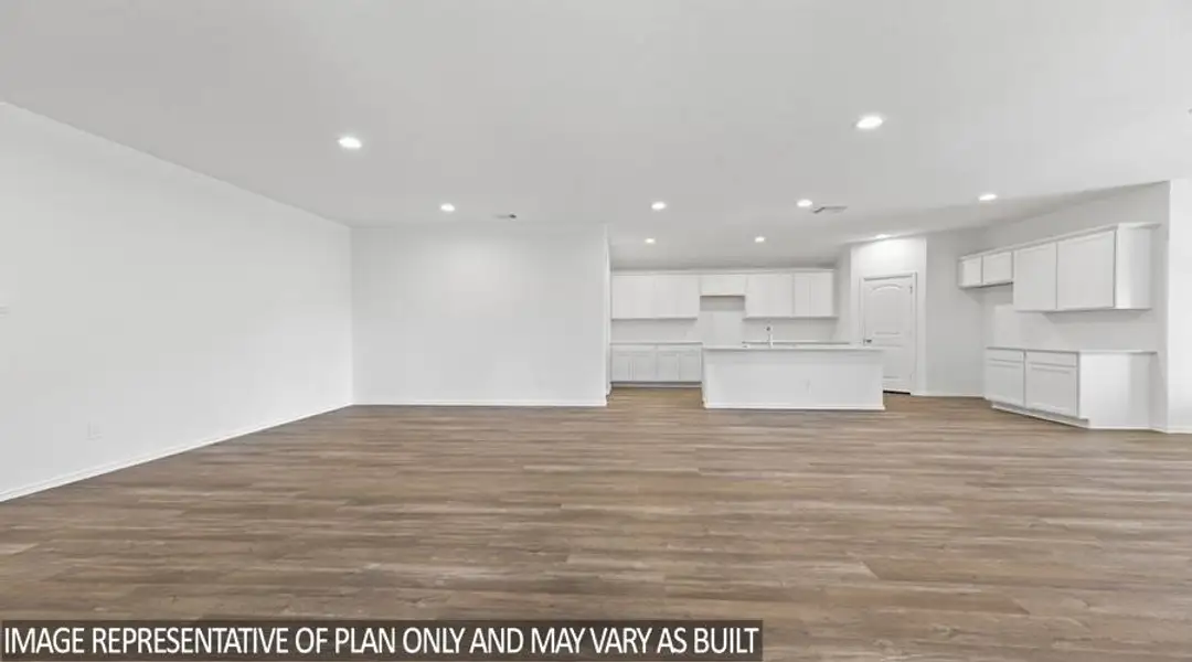 Spacious, unfurnished interior of a new home in Williams Reserve East, Conroe (Image 5).
