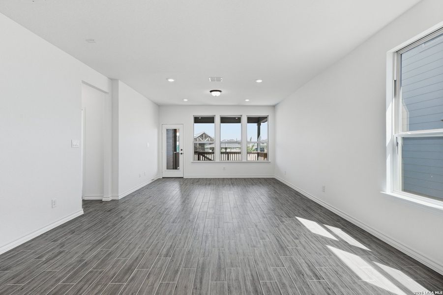 Spacious, unfurnished interior of a new home in Bison Ridge, San Antonio (Image 8). Spacious, unfurnished interior of a new home in Bison Ridge, San Antonio (Image 8).