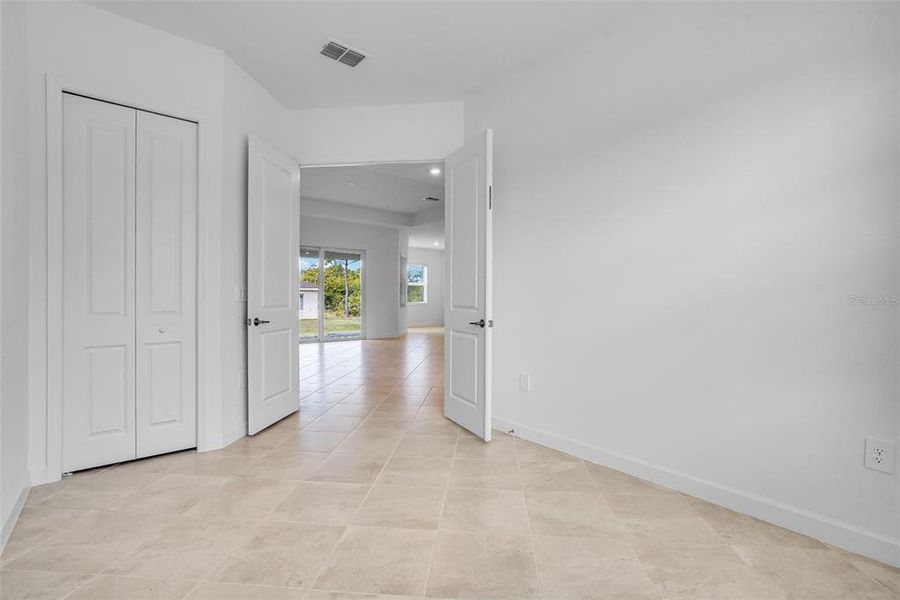 Spacious, unfurnished interior of a new home in South Gulf Cove, Port Charlotte (Image 27).