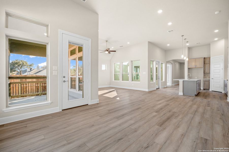 Spacious, unfurnished interior of a new home in Ventana, Bulverde (Image 14).