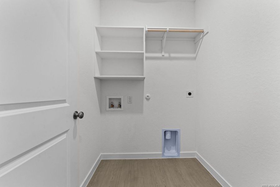 Spacious, unfurnished interior of a new home in Voss Farms, New Braunfels (Image 21).