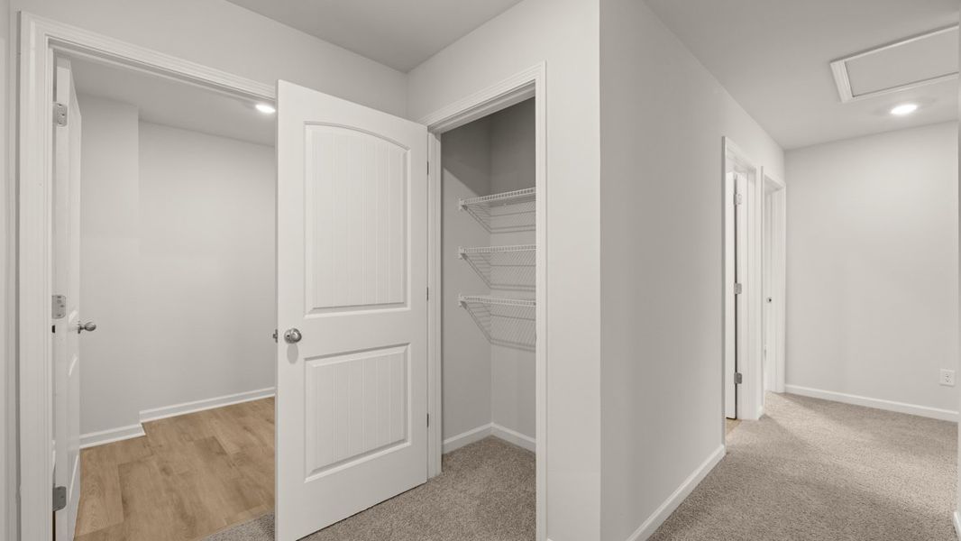 Representative unfurnished interior of a home built from the Robie by D.R. Horton in Lost Creek, Dallas (Image 32).
