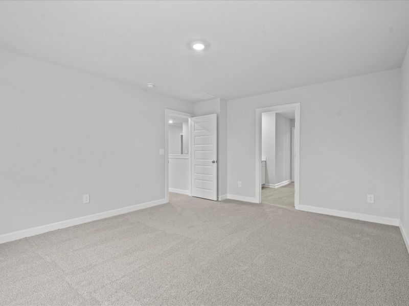 Spacious, unfurnished interior of a new home in Brayfield Manor - Signature Collection, Wellford (Image 16).