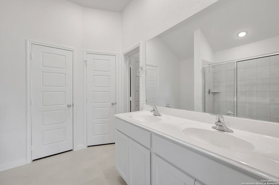 Furnished interior view inside a new home in Park Place, New Braunfels (Image 5).