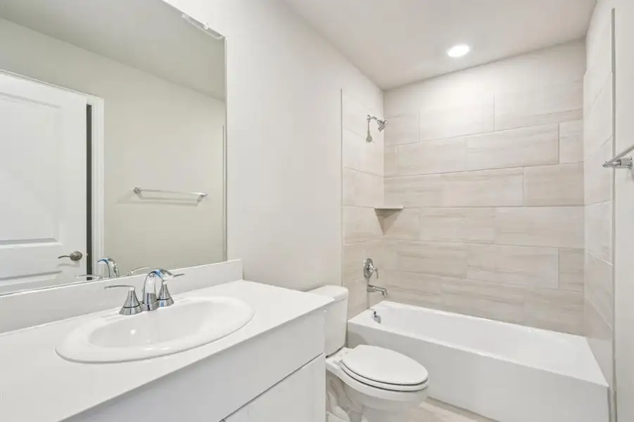 Photo is not of the actual home, but is an inspirational photo of builder’s model home and may depict options, furnishings, and/or decorator features that are not included. Photo is not of the actual home, but is an inspirational photo of builder’s model home and may depict options, furnishings, and/or decorator features that are not included.