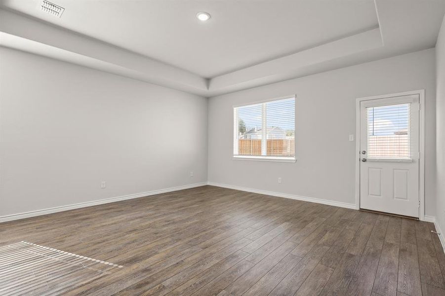 Spacious, unfurnished interior of a new home in Sycamore Landing, Fort Worth (Image 22). Spacious, unfurnished interior of a new home in Sycamore Landing, Fort Worth (Image 22).