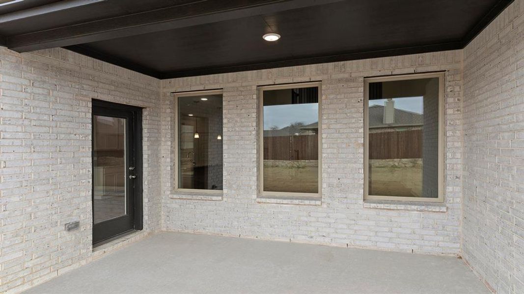 25. 1424 Elle - Patio