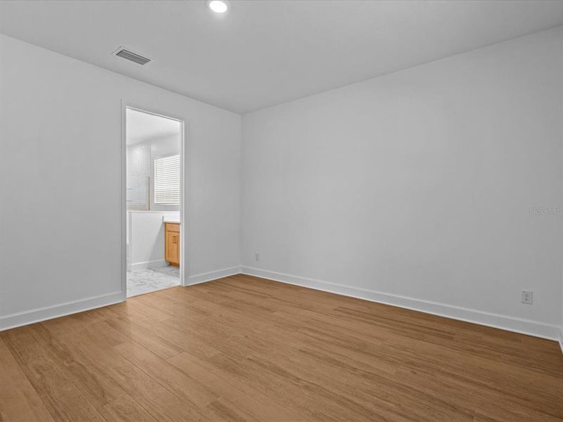 Spacious, unfurnished interior of a new home in , Orlando (Image 13).