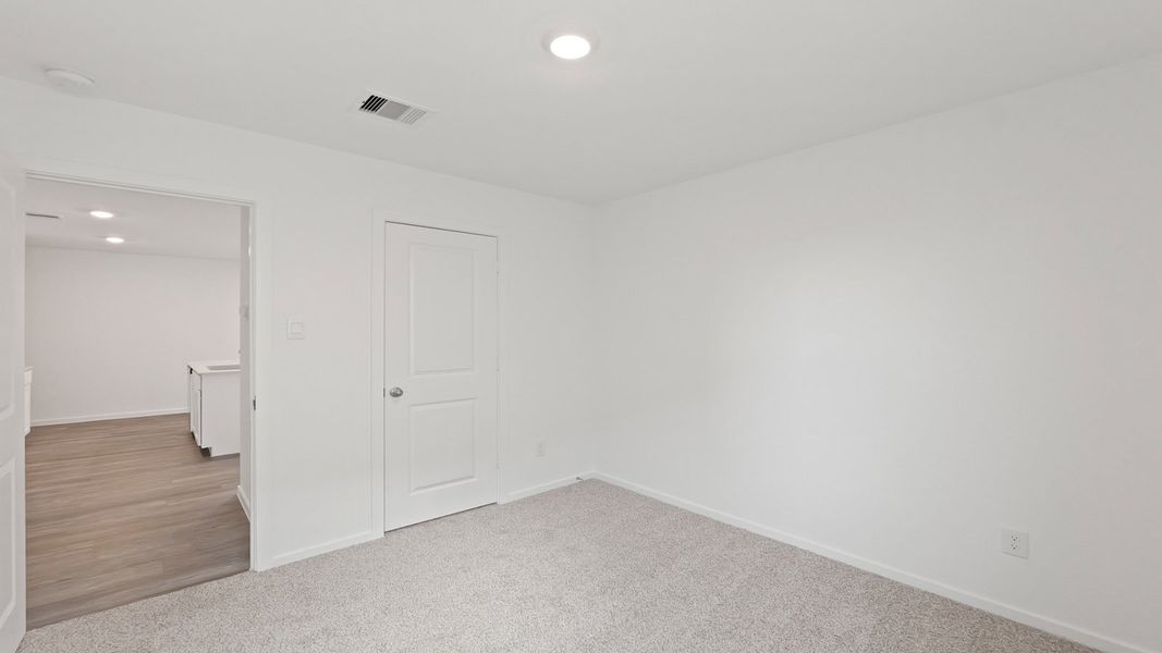 Representative unfurnished interior of a home built from the Barton by D.R. Horton in Lake Conroe Cove, Willis (Image 25).