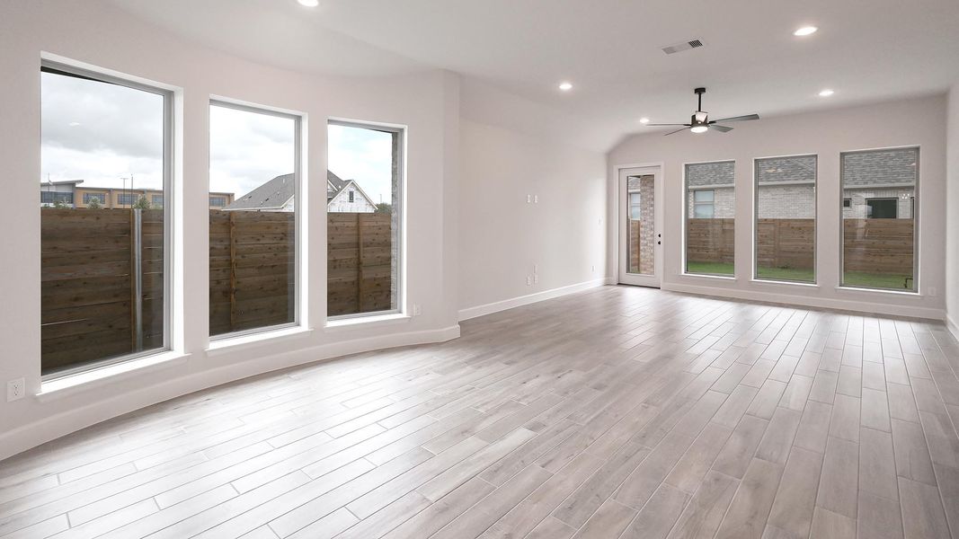 Spacious, unfurnished interior of a new home in Juniper Springs, Lockhart (Image 16).