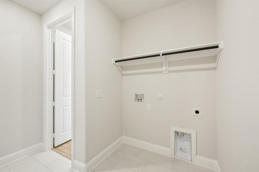 Spacious, unfurnished interior of a new home in The Oasis at North Grove 75-80, Waxahachie (Image 31). Spacious, unfurnished interior of a new home in The Oasis at North Grove 75-80, Waxahachie (Image 31).