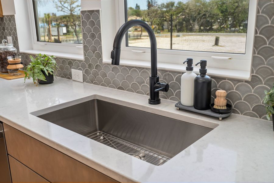 Representative interior finishes for a home built from the Seaglass by Tri Pointe Homes in EvenTide, New Smyrna Beach (Image 22).
