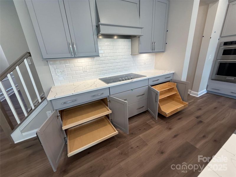 Lower cabinets feature roll out trays. Upper, lower and drawers have soft close feature Lower cabinets feature roll out trays. Upper, lower and drawers have soft close feature