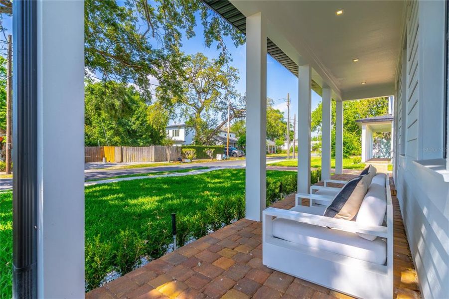 Exterior details and patio area of a home in , Orlando (Image 3).