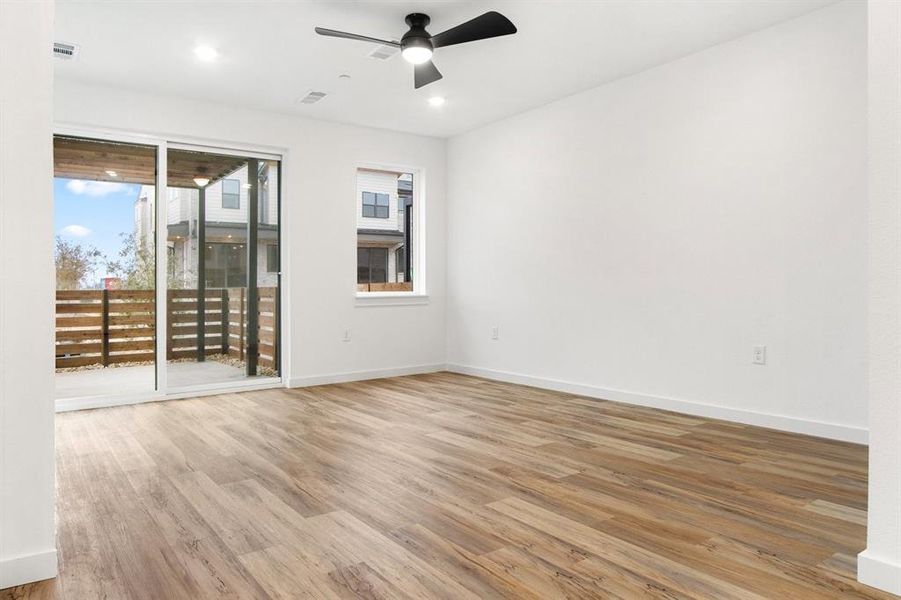 009-1435AzaleaDrive-Melissa-TX-75454-Living.jpg-SMALL 009-1435AzaleaDrive-Melissa-TX-75454-Living.jpg-SMALL