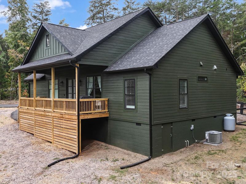 Exterior details and patio area of a home in , Columbus (Image 21).