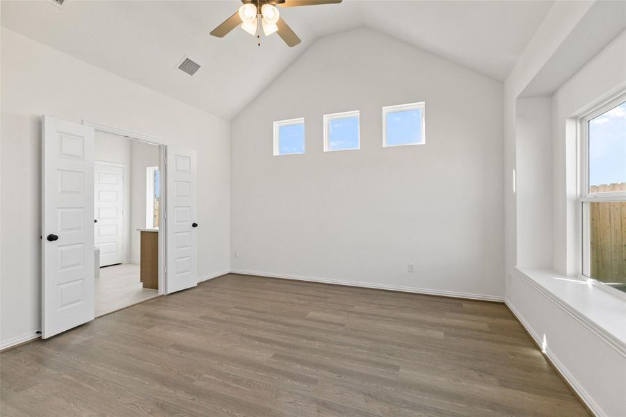 Spacious, unfurnished interior of a new home in Oakwood Estates, Waller (Image 18).