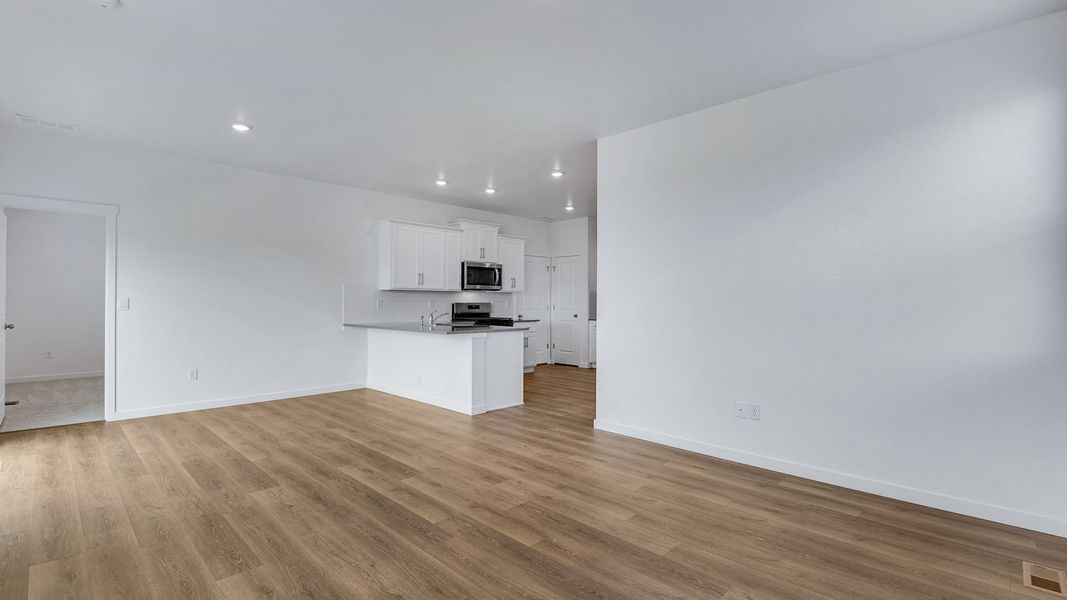 Spacious, unfurnished interior of a new home in Silver Peaks, Lochbuie (Image 11).