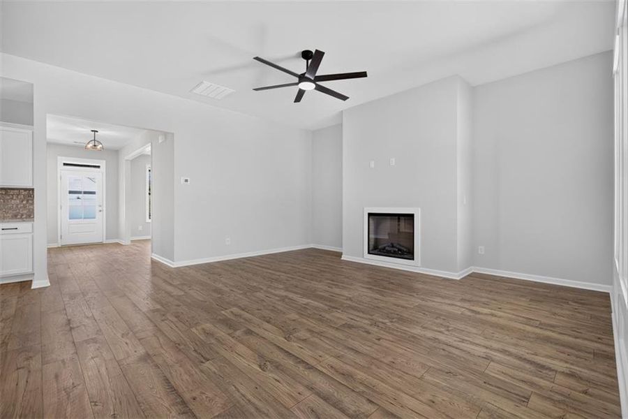 Spacious, unfurnished interior of a new home in , Athens (Image 21).
