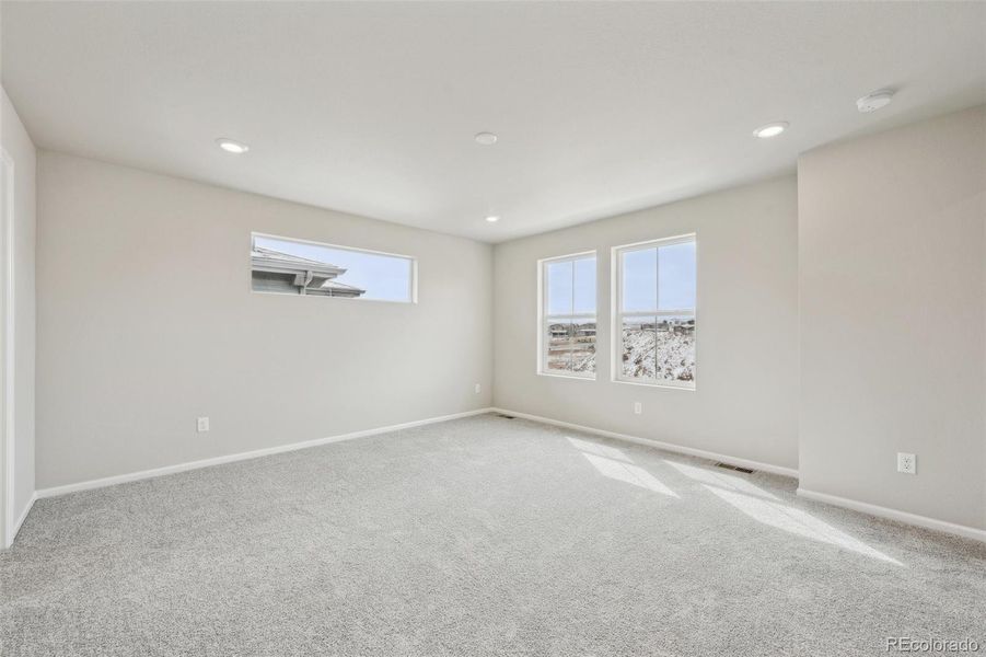 Spacious, unfurnished interior of a new home in The Villas Collection at Sterling Ranch, Littleton (Image 31).