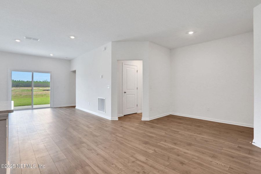 Spacious, unfurnished interior of a new home in Bellbrooke, Jacksonville (Image 47).