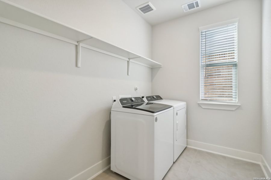 Close-up of interior finishes inside a home in Comanche Ridge, San Antonio (Image 15).