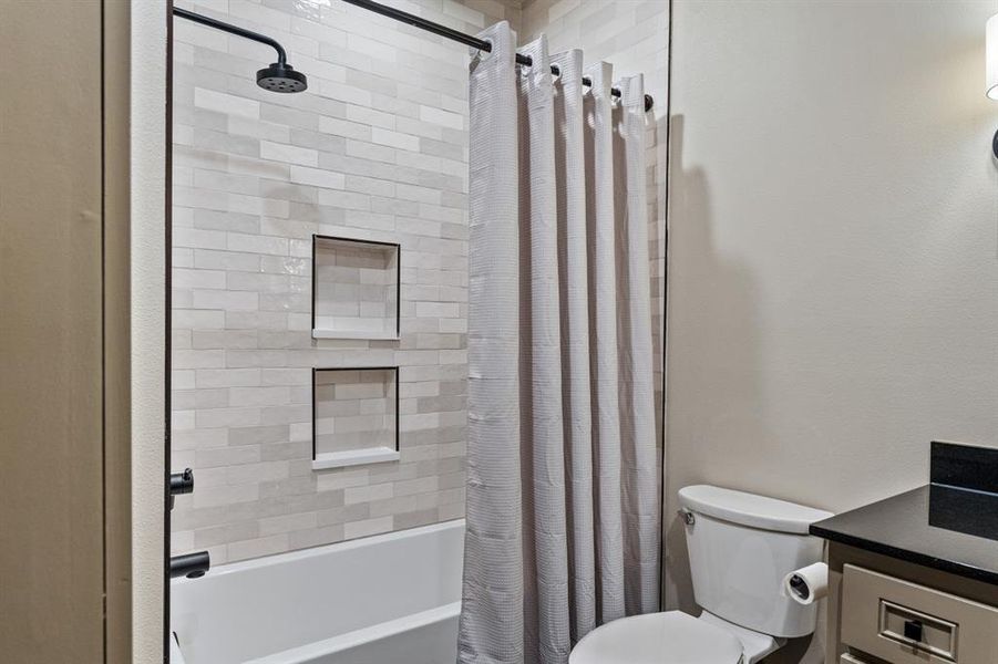 Furnished interior view inside a new home in , Mabank (Image 12).