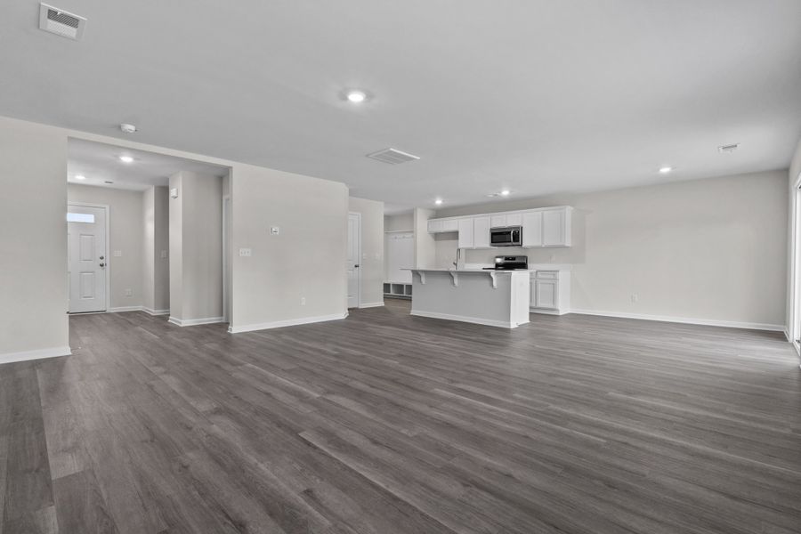 Spacious, unfurnished interior of a new home in Harmon Hill Estates, Hopkins (Image 16).