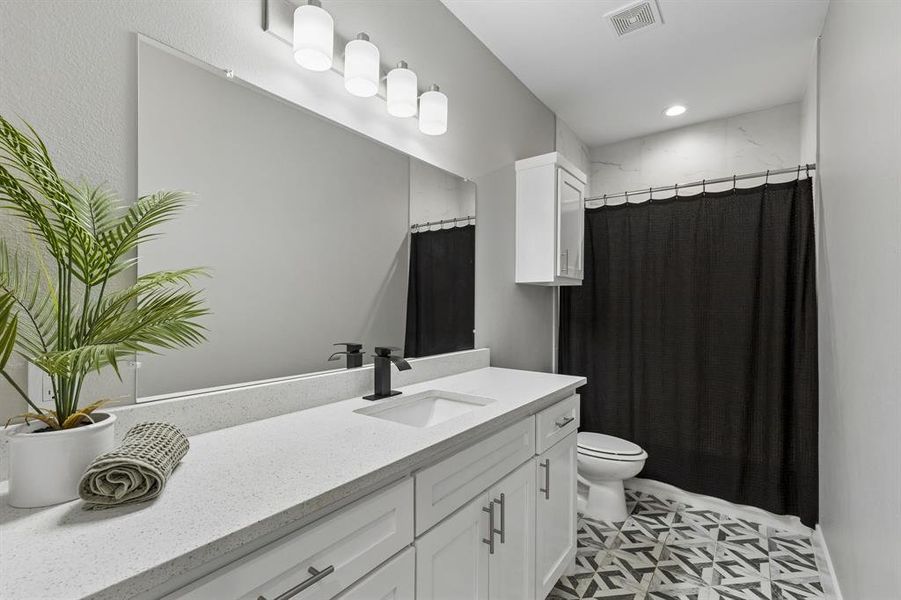 Furnished interior view inside a new home in , Dallas (Image 18).