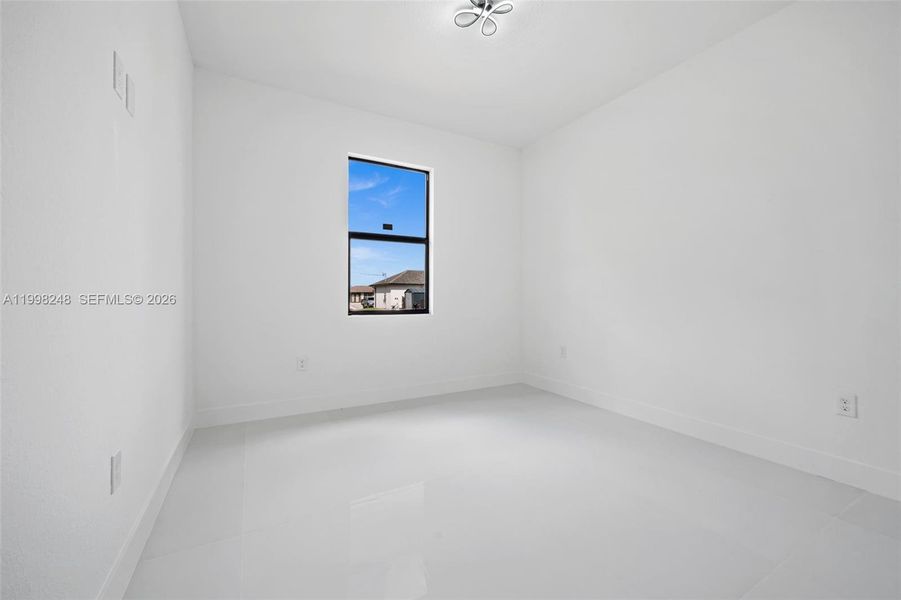 Spacious, unfurnished interior of a new home in , Lehigh Acres (Image 28).