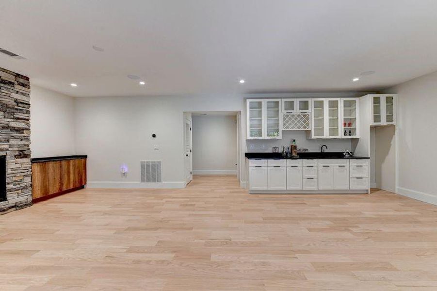 Spacious, unfurnished interior of a new home in , Gainesville (Image 58).