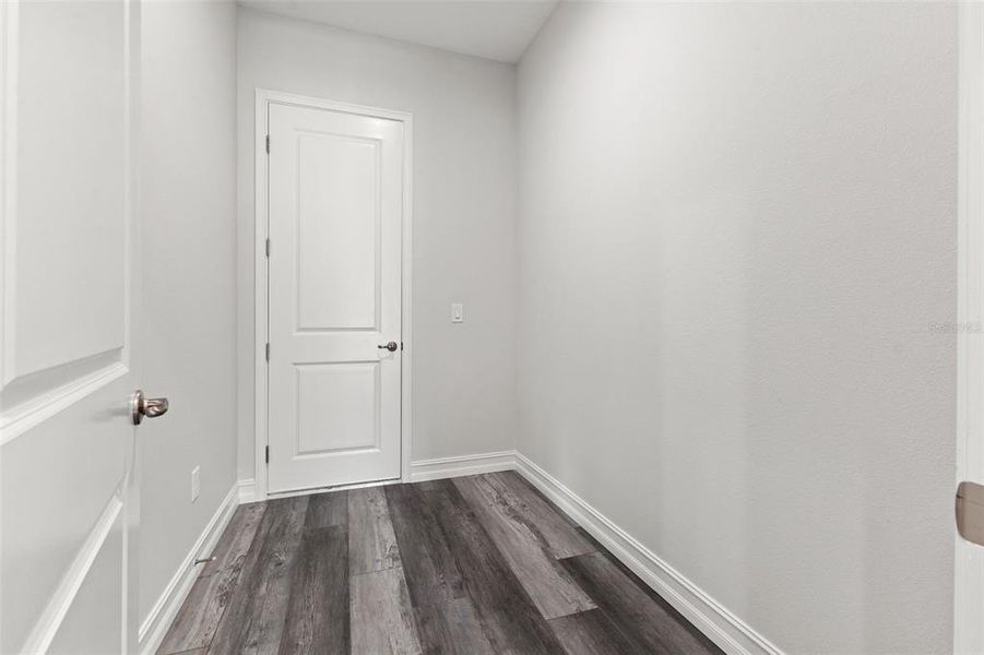 Spacious, unfurnished interior of a new home in Southern Hills Plantation, Brooksville (Image 37).