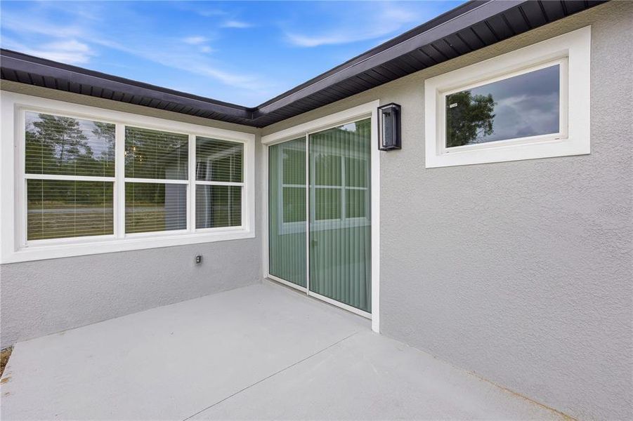 Exterior details and patio area of a home in , Ocala (Image 4).