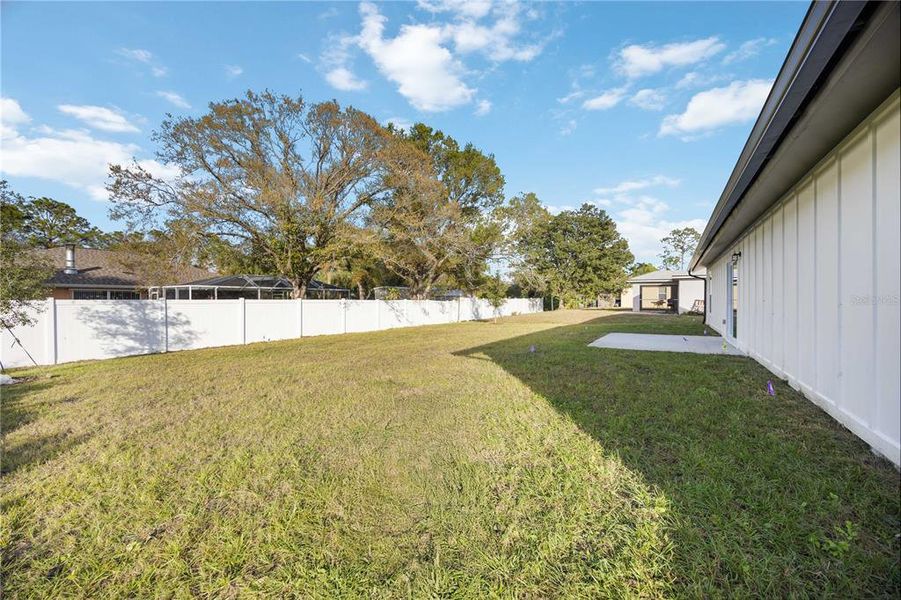 Exterior details and patio area of a home in , North Port (Image 4).