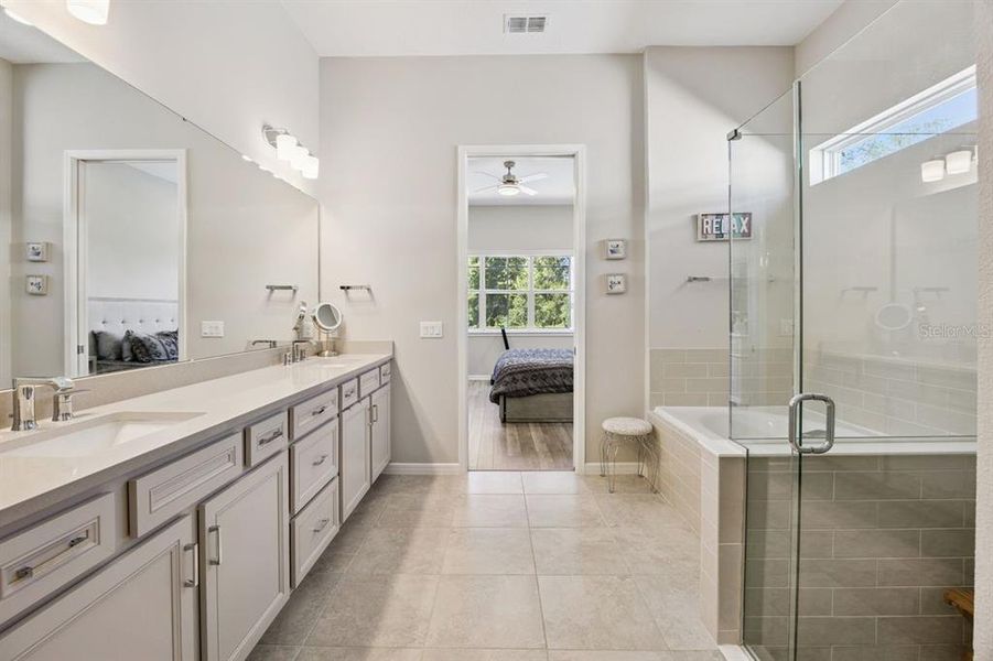 Furnished interior view inside a new home in , Winter Garden (Image 19).
