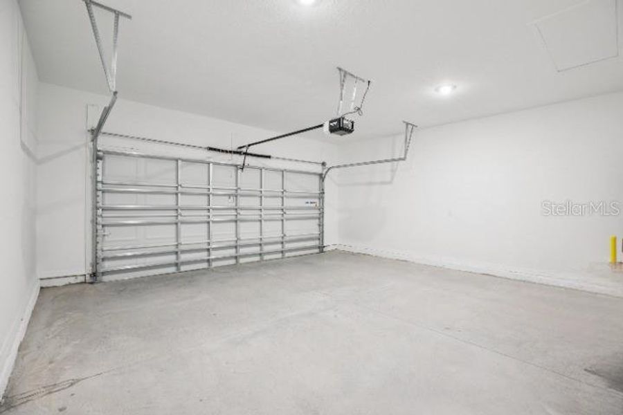 Spacious, unfurnished interior of a new home in , Winter Garden (Image 50).