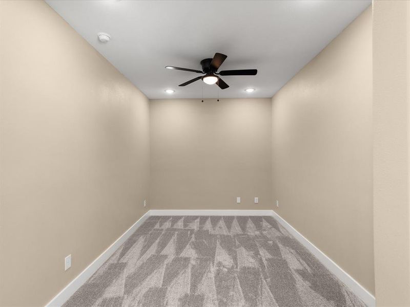 Empty room featuring ceiling fan, light carpet, and recessed lighting