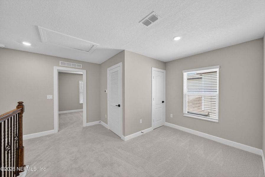 Spacious, unfurnished interior of a new home in , Middleburg (Image 15).