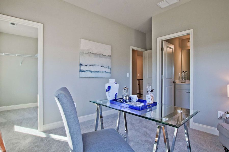 Representative furnished interior of a home built from the Barwick by KM Homes in Nickel Creek at Newnan Crossing, Newnan (Image 20).