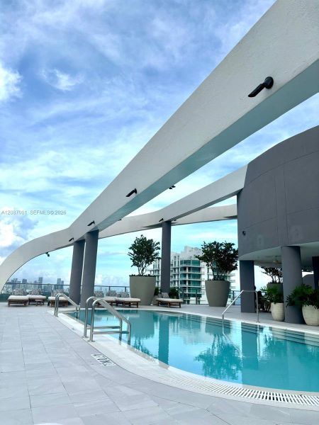 Condo located in Miami, FL showcasing its design and architecture (Image 3).