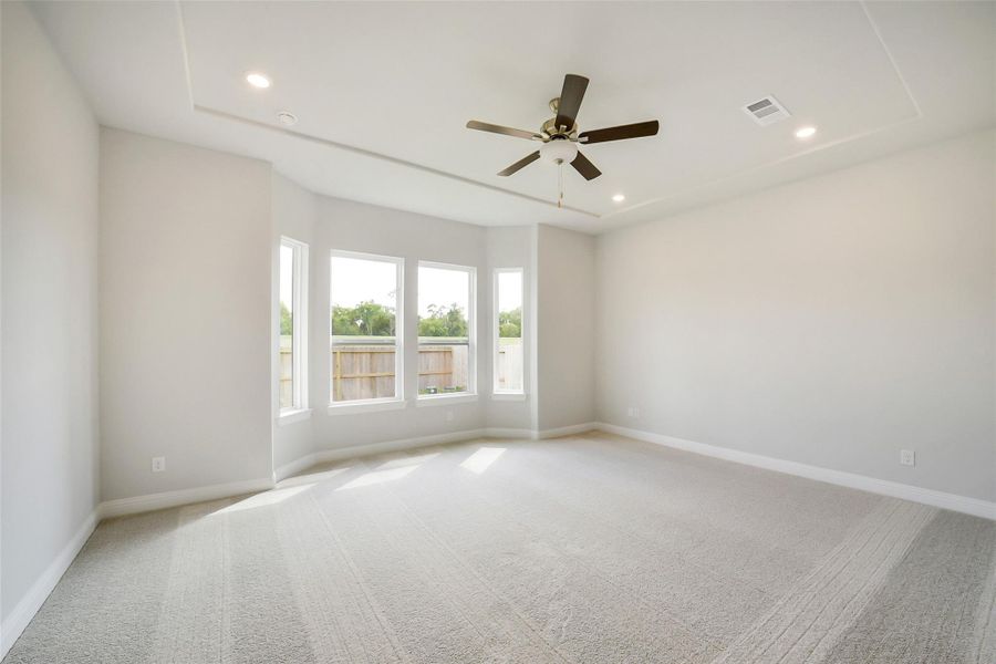 Spacious, unfurnished interior of a new home in Sienna 65', Missouri City (Image 36).