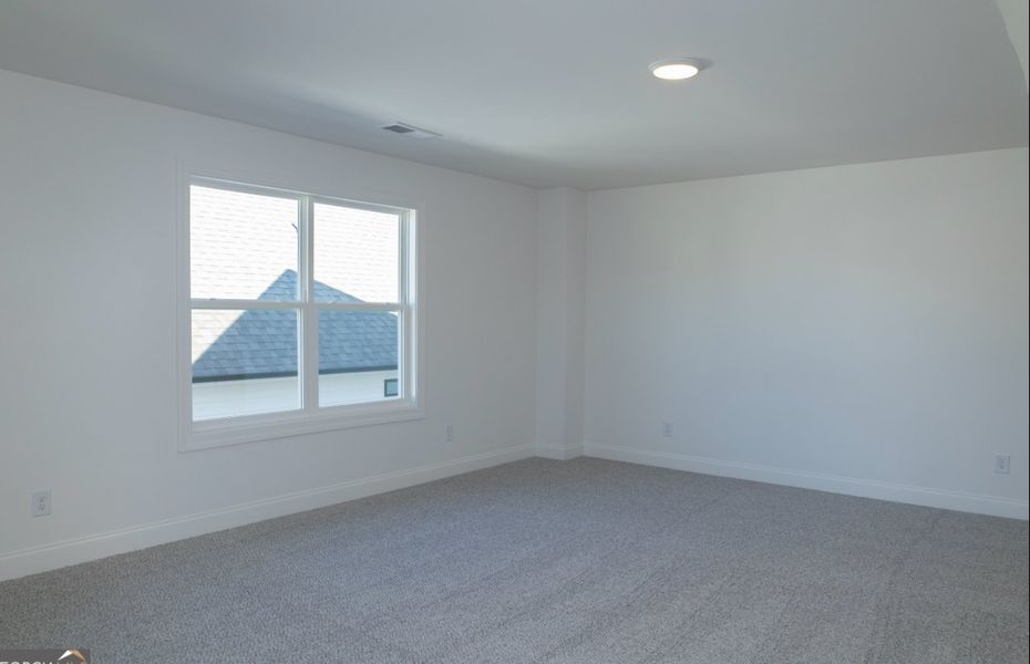 Spacious, unfurnished interior of a new home in Twelve Parks, Sharpsburg (Image 25).