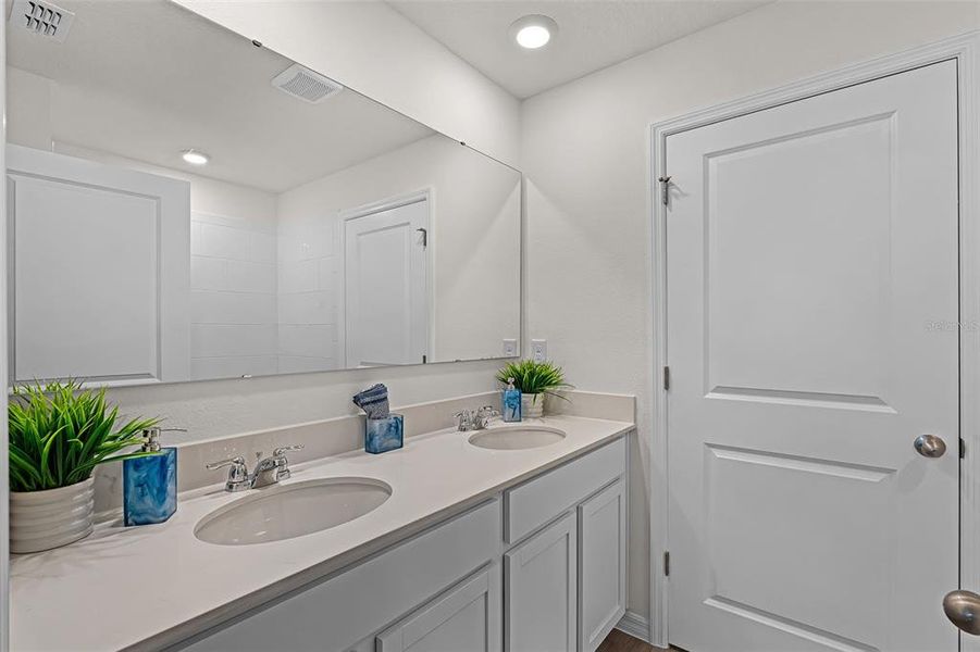 Furnished interior view inside a new home in Evergreen Park, Kissimmee (Image 8).