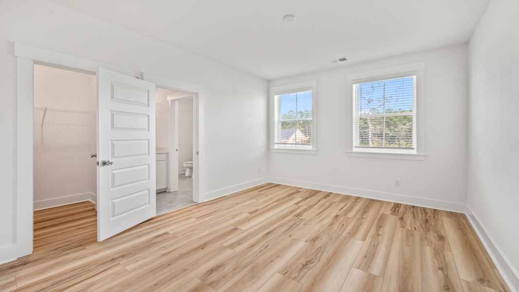Spacious, unfurnished interior of a new home in Pamlico Terrace, Awendaw (Image 35).