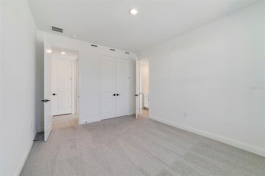 Spacious, unfurnished interior of a new home in Vintner Reserve, Clermont (Image 29). Spacious, unfurnished interior of a new home in Vintner Reserve, Clermont (Image 29).
