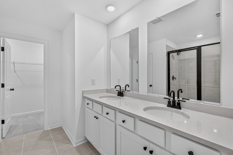 Furnished interior view inside a new home in Rosewood Farm, Lawrenceville (Image 17).