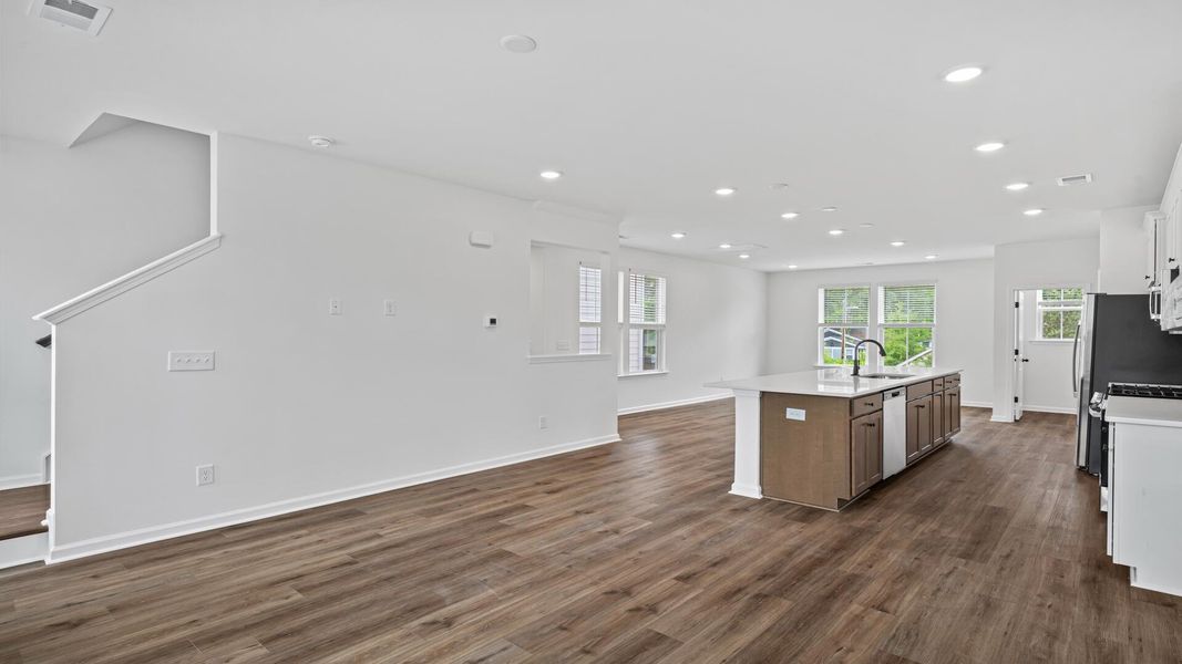 Spacious, unfurnished interior of a new home in , North Charleston (Image 19).