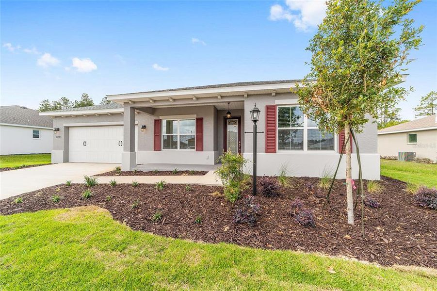Exterior details and patio area of a home in , Ocala (Image 4).